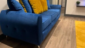 Apartment, 2 Queen Beds | Living room - Cardiff Castle & River Side Flat, The Stadium View (Cardiff)