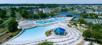 Luxury 6BR, 6.5 Baths, 5000 sqft @ The Peninsula, Linen & EV charger provided