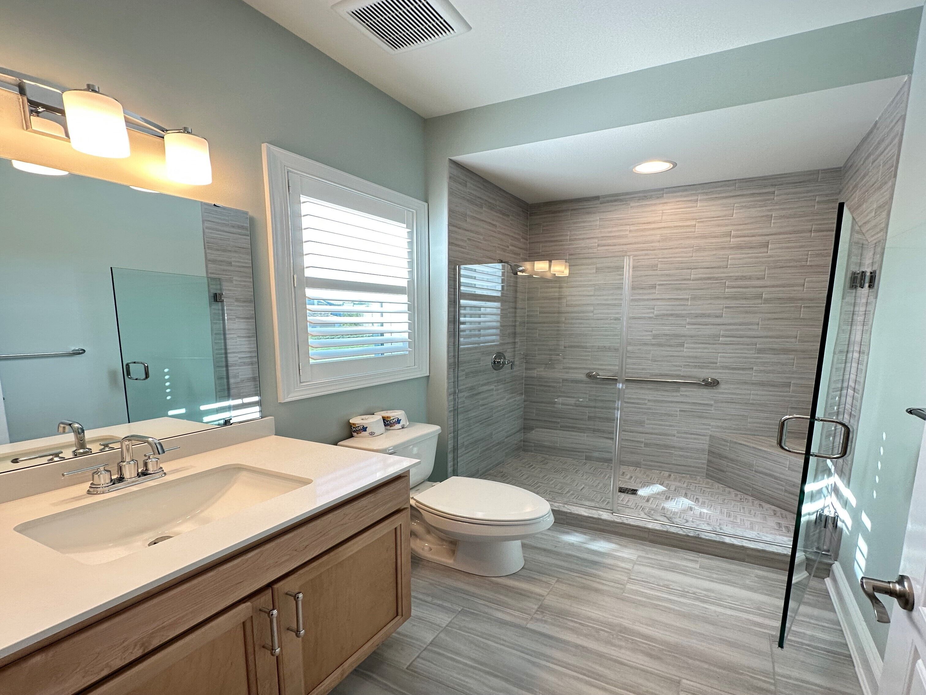 BR2 Bath with handle for easy in/out of shower
