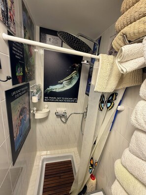 Combined shower/tub, hair dryer, bathrobes, towels - FLAT Surrounded by nature, with pool, and beach nearby (ES MERCADAL MENORCA)