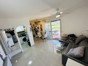 Smart TV, DVD player