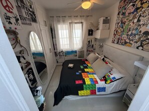 3 slaapkamers, een strijkplank/strijkijzer, reisbedje, gratis wifi