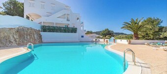 FLAT Surrounded by nature, with pool , and beach nearby
