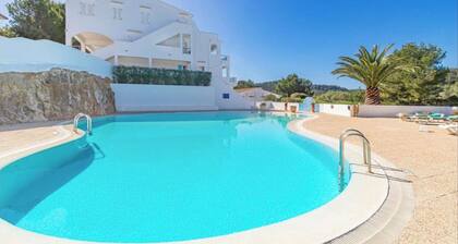 FLAT Surrounded by nature, with pool, and beach nearby