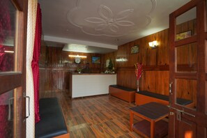 Reception hall - Kasar Serenity Almora (Almora)