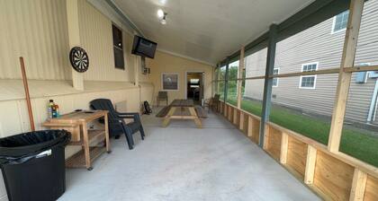 New Boat Slip! 3-Bedroom Camp IN Falgout Canal Marina, Theriot LA