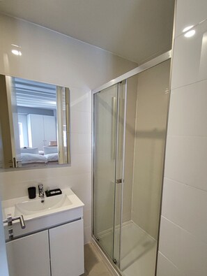Shower, towels, soap, shampoo