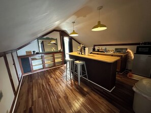 Fridge, microwave, coffee/tea maker, toaster - Cozy-Cute-Very Safe one bedroom ￼Treetop apt in East Nashville (Nashville)