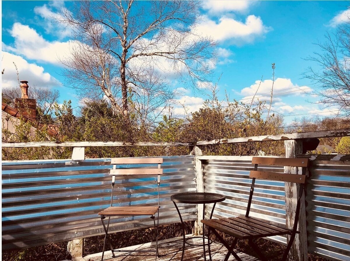 Cozy-Cute-Very Safe one bedroom ￼Treetop apt in East Nashville