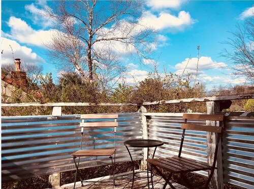 Cozy-Cute-Very Safe one bedroom ￼Treetop apt in East Nashville