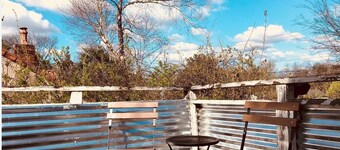Cozy-Cute-Very Safe one bedroom ￼Treetop apt in East Nashville