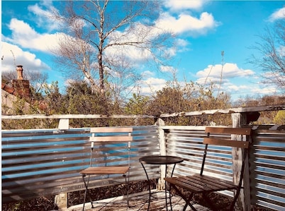 Cozy-Cute-Very Safe one bedroom Treetop apt in East Nashville