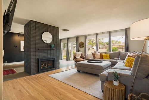 Five Bedroom Charmer Close to Uptown