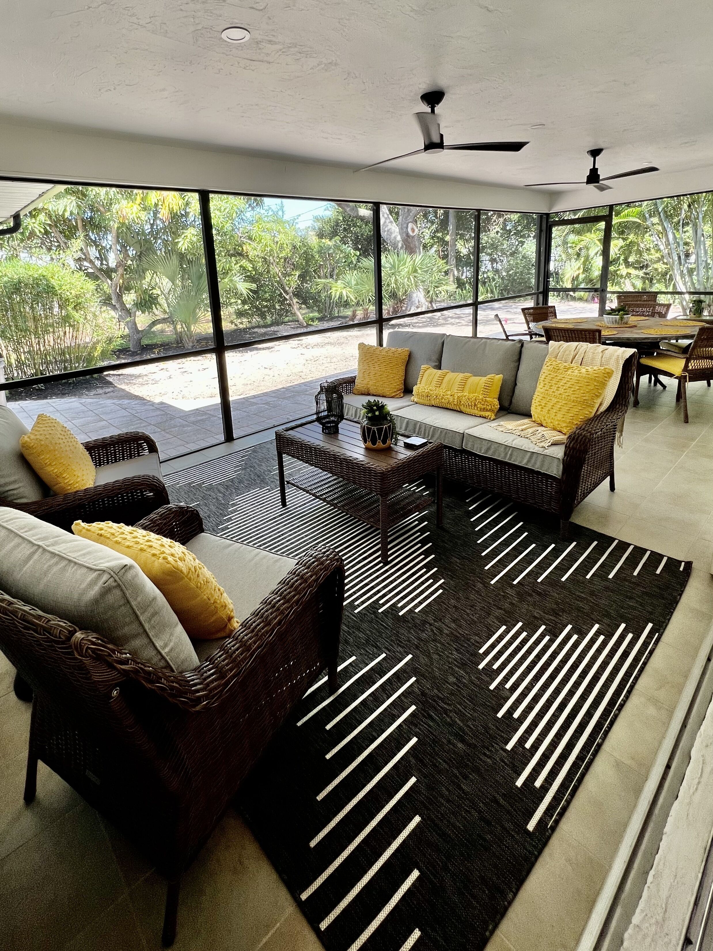 Professionally decorated and completely renovated home 5 minutes from the beach!