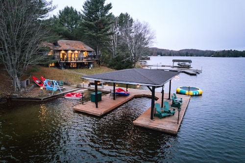 Lake Muskoka retreat! Sauna and Hot Tub!
