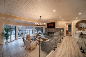 Interior - Lake Muskoka retreat! Sauna and Hot Tub! (Port Carling)