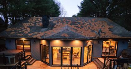 Lake Muskoka retreat! Sauna and Hot Tub!