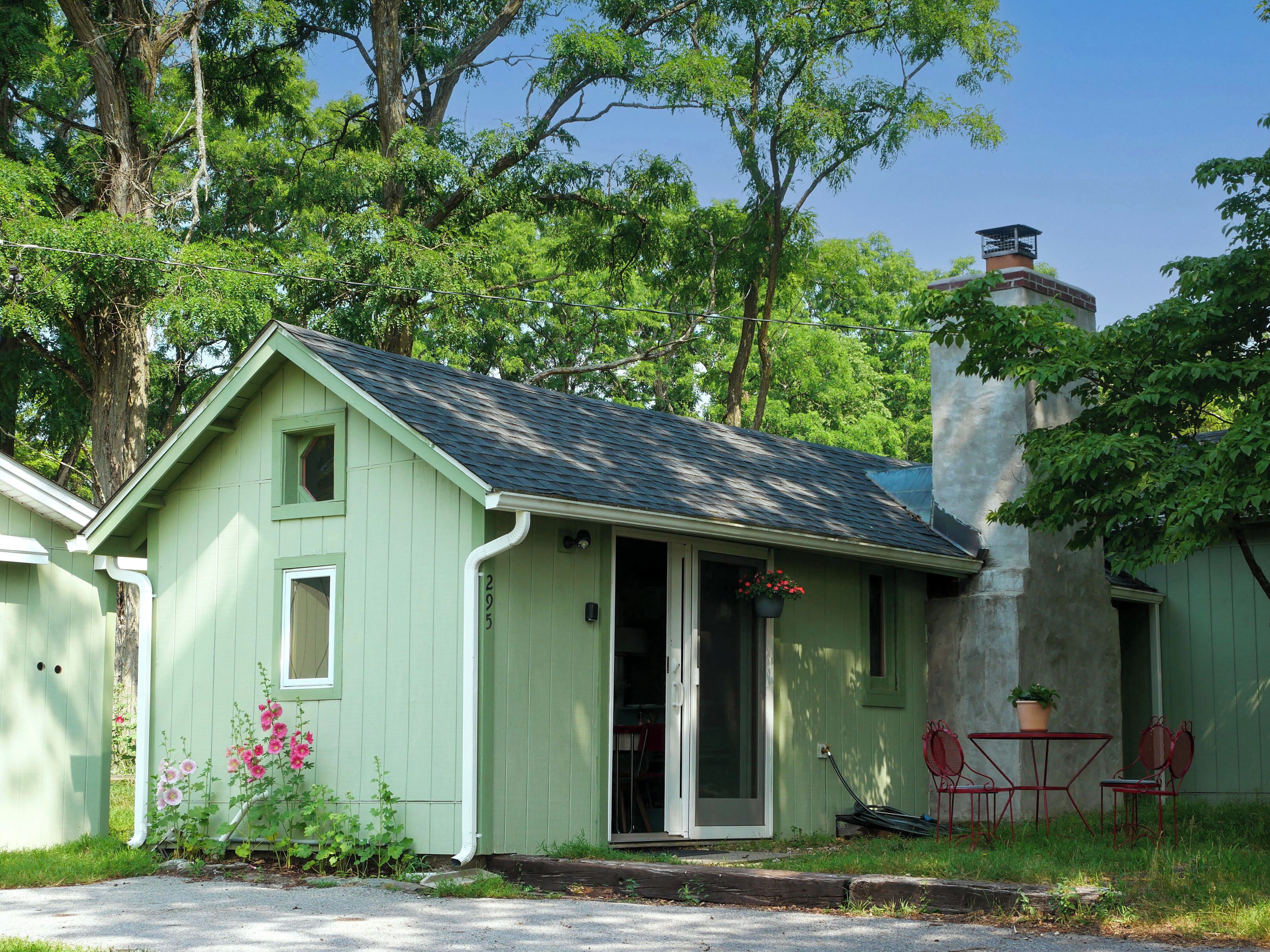 Country Cottage Retreat, Fido stays for free