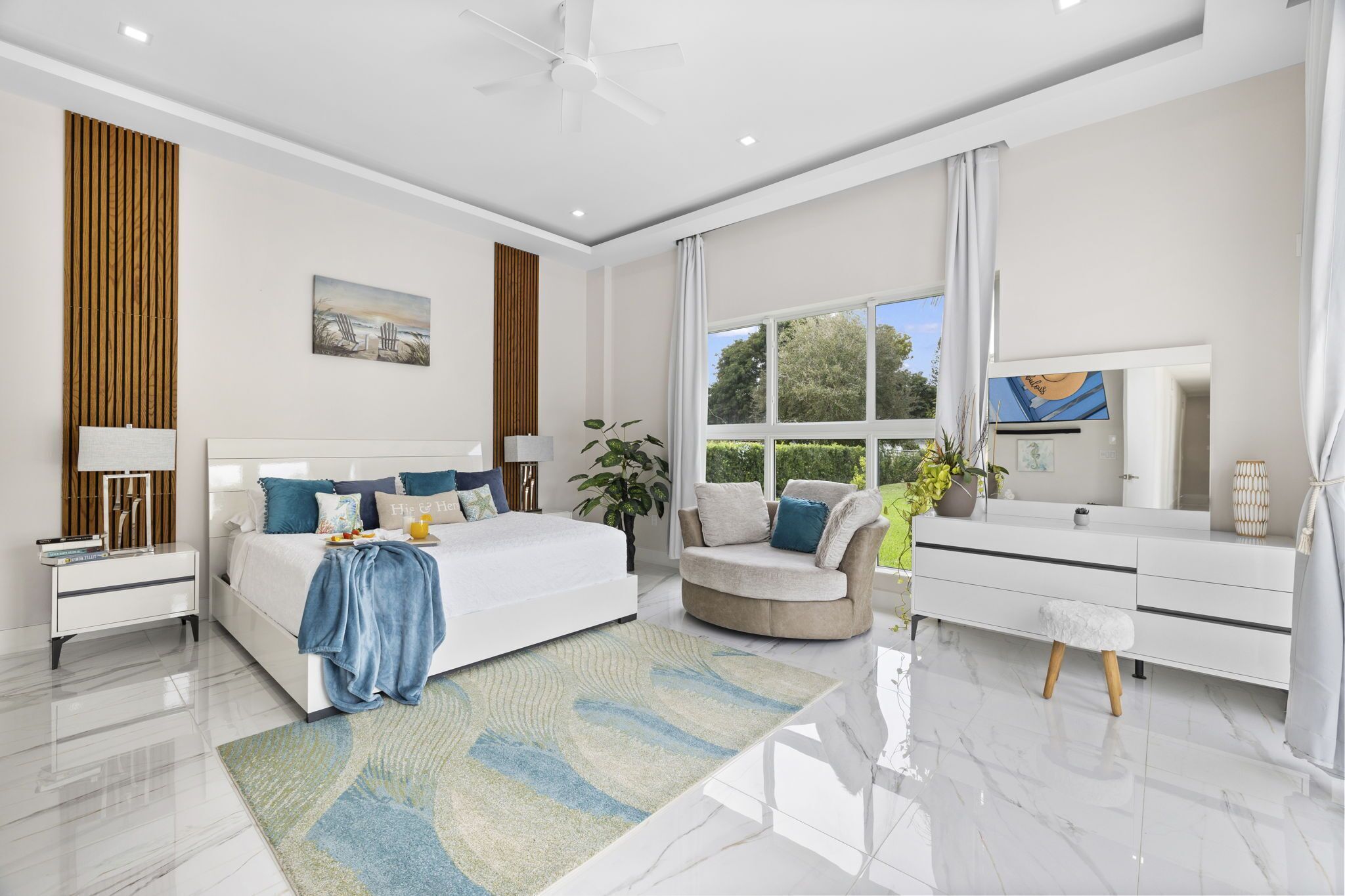 9 Schlafzimmer, Schreibtisch, schallisolierte Zimmer