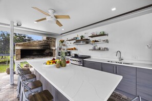 Fridge, microwave, oven, stovetop - Luxury Family Getaway at the Miami White House (Princeton)