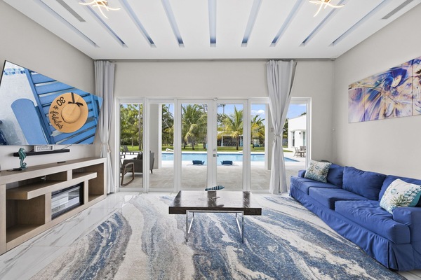 Spacious Living Room with an 85" TV . You can enjoy the best movies ,series .