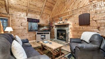 Smart TV, chimenea, futbolito, libros