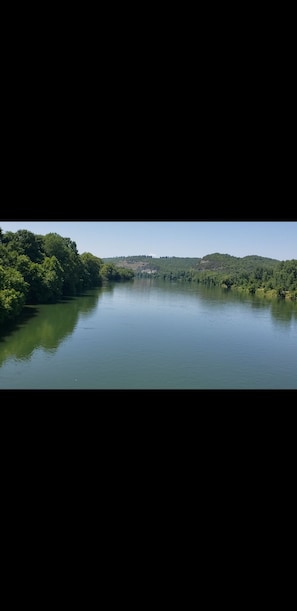 Miscellaneous - Cozy country cottage. Half a mile from the river. (Guion)