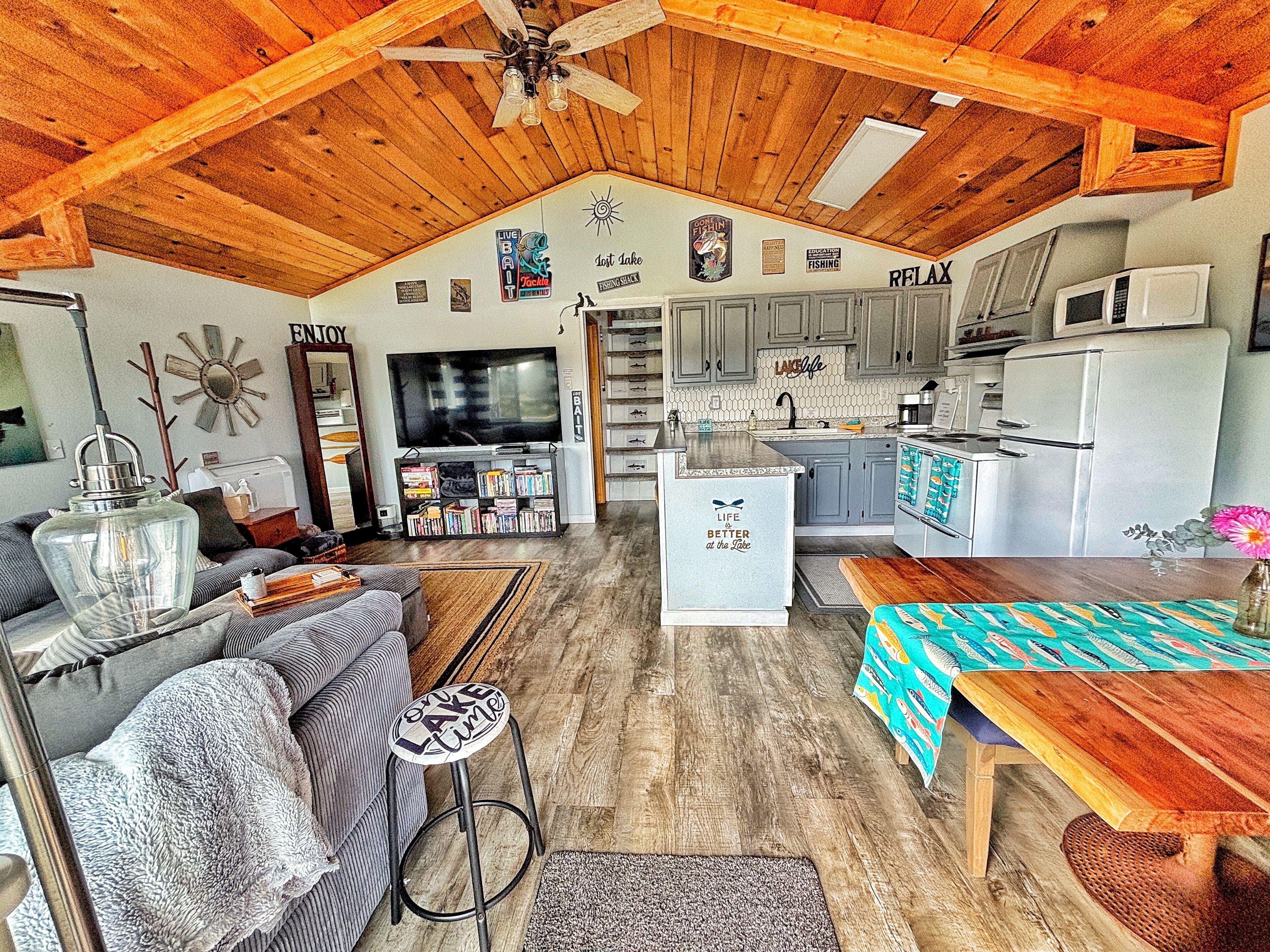 Smart TV, reproductor de DVD, libros y videoteca 