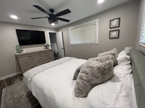 5 bedrooms, desk, iron/ironing board, travel cot