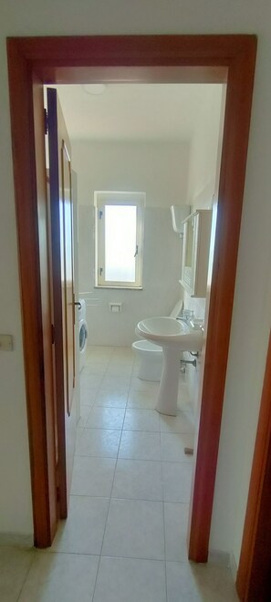 Dusche, Haartrockner, Bidet, Handtücher