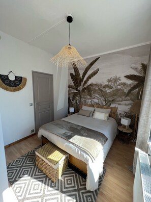 2 bedrooms, iron/ironing board, free WiFi, bed sheets