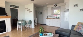 Welcome to Selkirk Oasis - Your Lakefront Getaway!