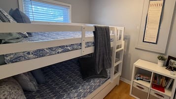 3 bedrooms, iron/ironing board, free WiFi, bed sheets
