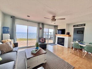 Smart TV, fireplace, books, offices