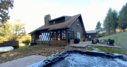 Whispering Pines Retreat-Newly Renovated Countryside Home
