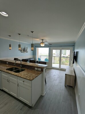 Interior - Club Paradise Beach Condo-Top Floor, Ocean View, King Bed, Pet Friendly (Galveston)