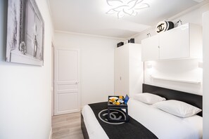 2 bedrooms, iron/ironing board, travel cot, free WiFi