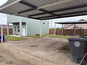 Property grounds - Brand new quiet house 9 min from the casino. Relax in this cozy house (Eagle Pass)