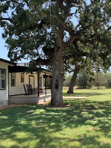 Hartfield House
Farmhouse Retreat on 12 acres