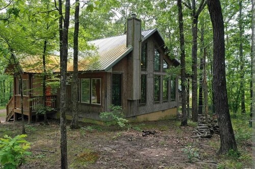 Cozy 3-bedroom Cabin in the Woods - No Cleaning Fee