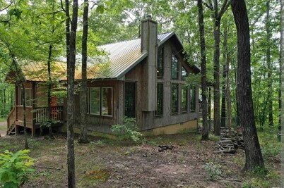 Cozy 3-bedroom Cabin in the Woods - No Cleaning Fee