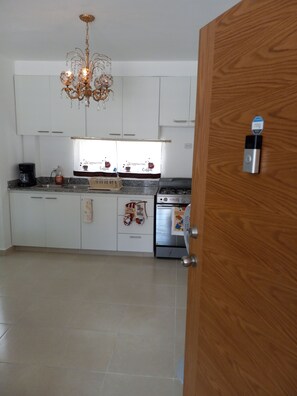 Private kitchen - Brand New Condo Close To  EverythingCurants, Malls,And Shoping. (Santo Domingo Este)