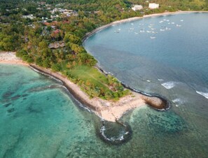 Beach nearby, sun-loungers, beach towels