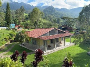Exterior - Modern cabin in the middle of nature (Santandercito San Antonio del Tequendama)