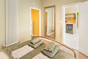 1 soverom, strykejern/-brett, reiseseng for barn og wi-fi (inkludert)