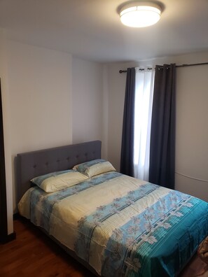 4 habitaciones, escritorio, tabla de planchar con plancha y wifi gratis 