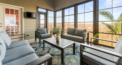 Perfect for Family Reunions & Large Groups! 3 Pools - Games - Golf - Firepit!