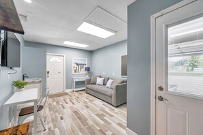 Smart TV, offices - Relaxing escape near coastal charm (Largo)