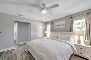 3 bedrooms, desk, iron/ironing board, free WiFi