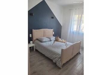 3 bedrooms, iron/ironing board, travel cot, free WiFi